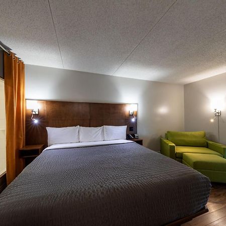 Hotel & Suites Normandin Quebec エクステリア 写真