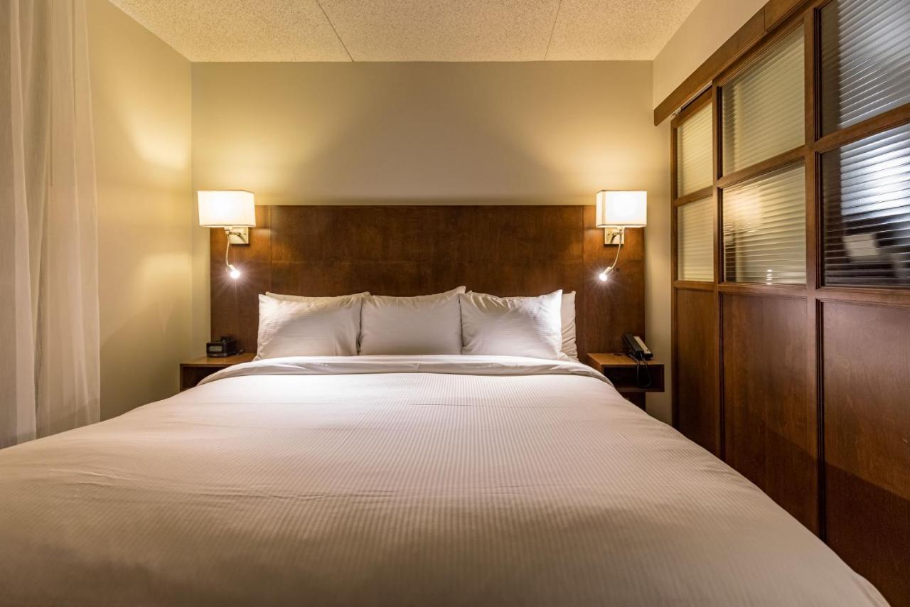Hotel & Suites Normandin Quebec エクステリア 写真
