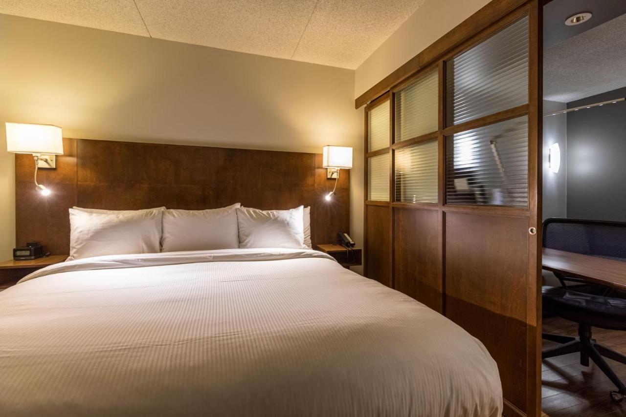Hotel & Suites Normandin Quebec エクステリア 写真