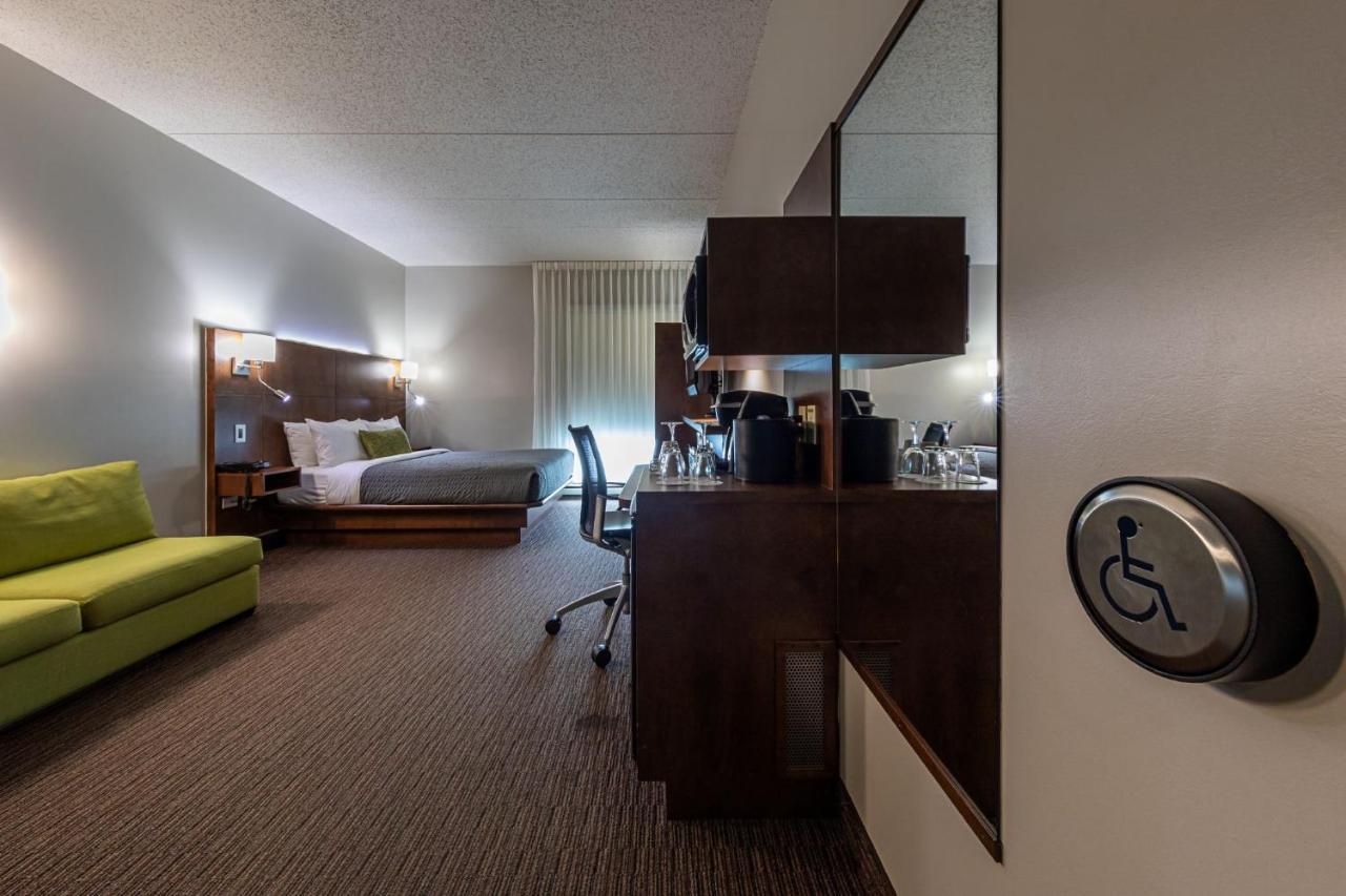 Hotel & Suites Normandin Quebec エクステリア 写真