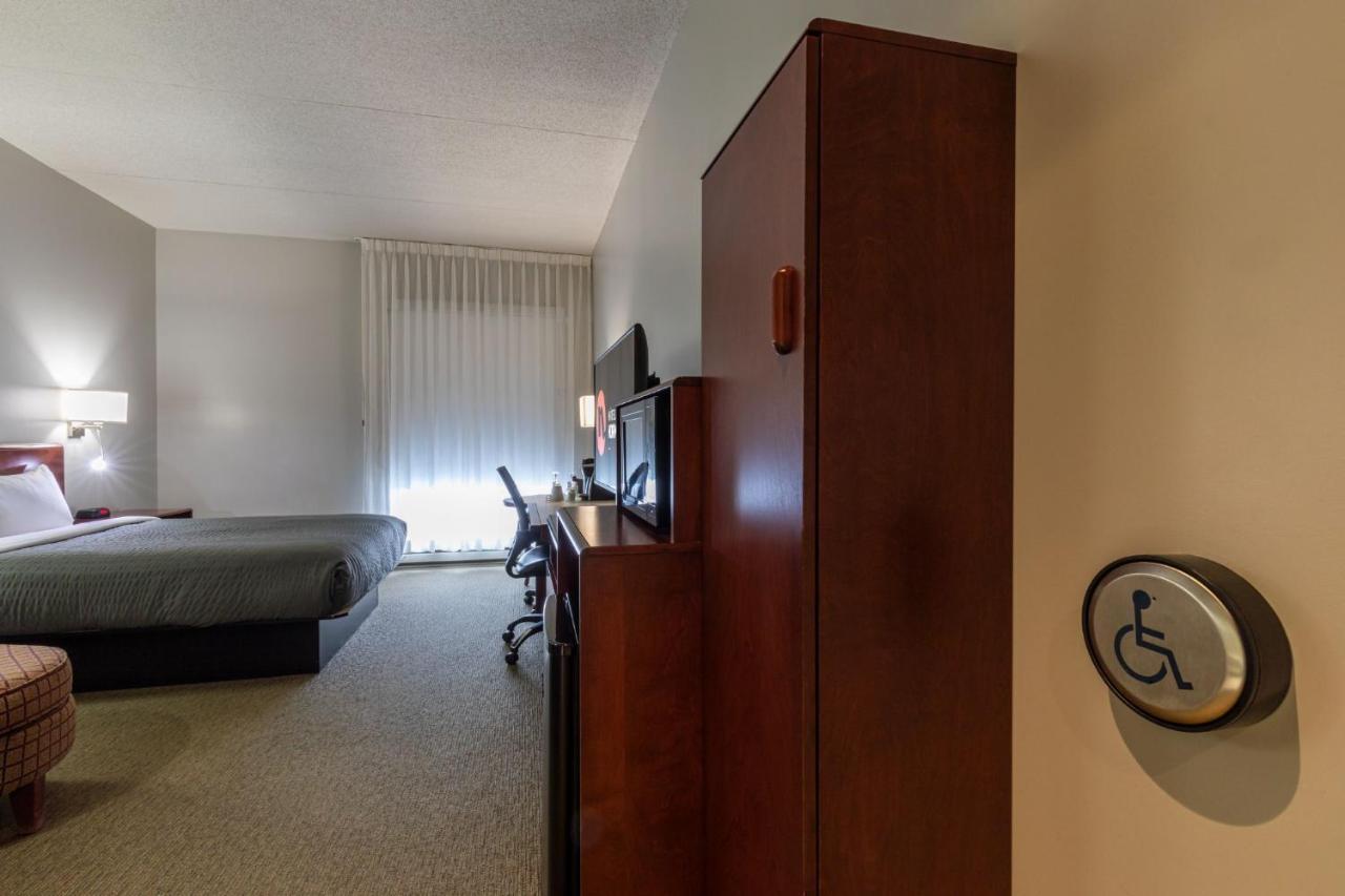 Hotel & Suites Normandin Quebec エクステリア 写真
