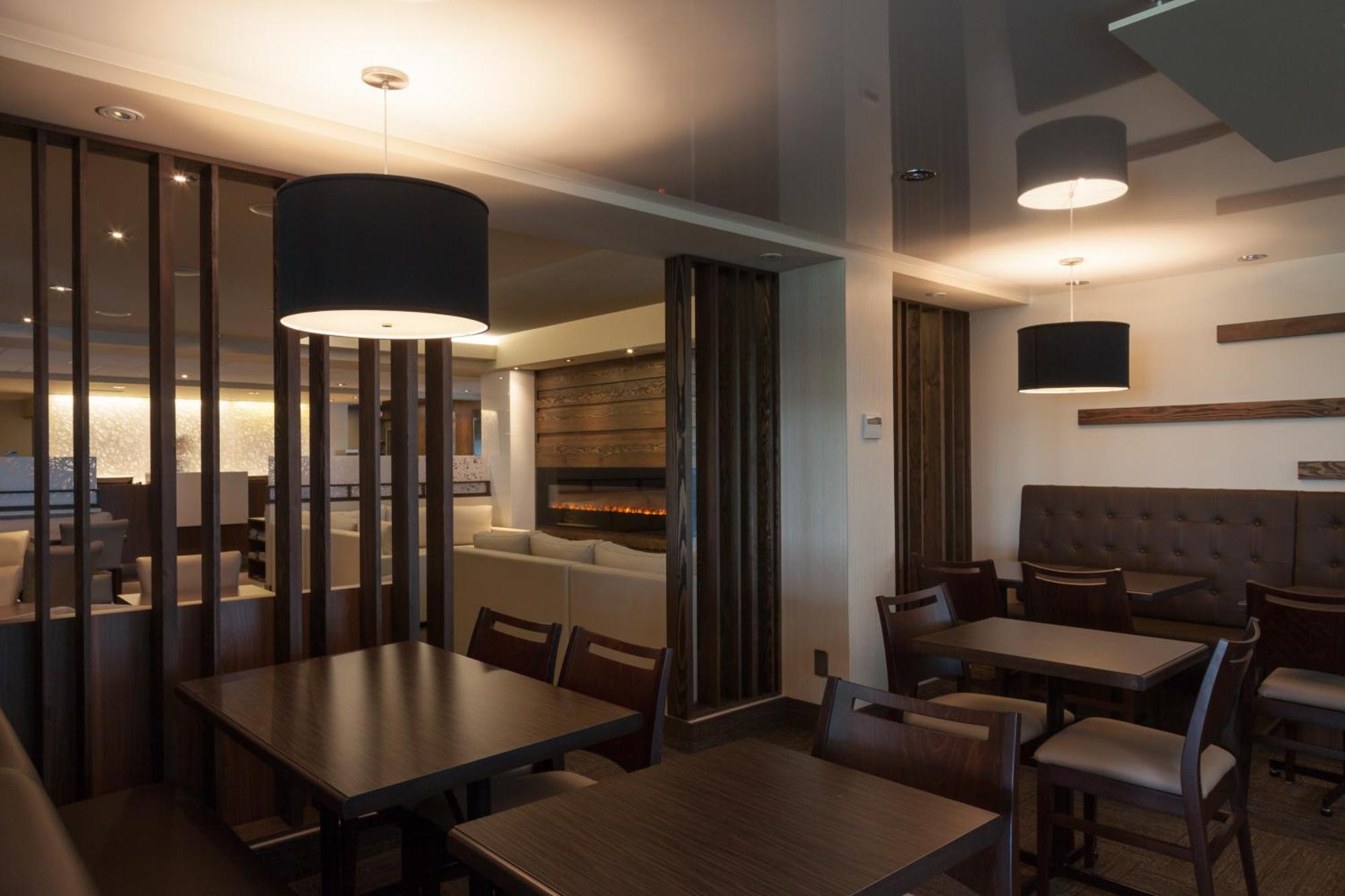 Hotel & Suites Normandin Quebec エクステリア 写真