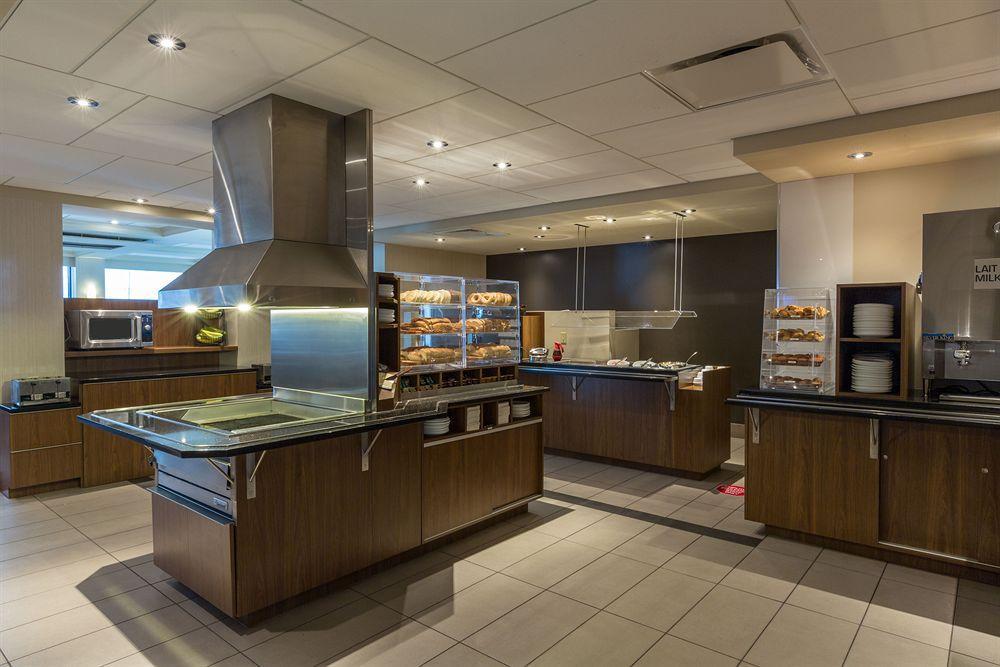 Hotel & Suites Normandin Quebec エクステリア 写真