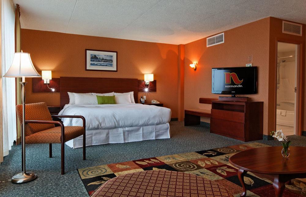 Hotel & Suites Normandin Quebec エクステリア 写真