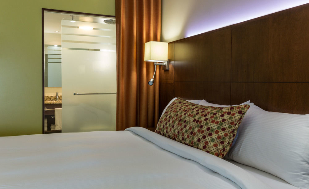 Hotel & Suites Normandin Quebec エクステリア 写真
