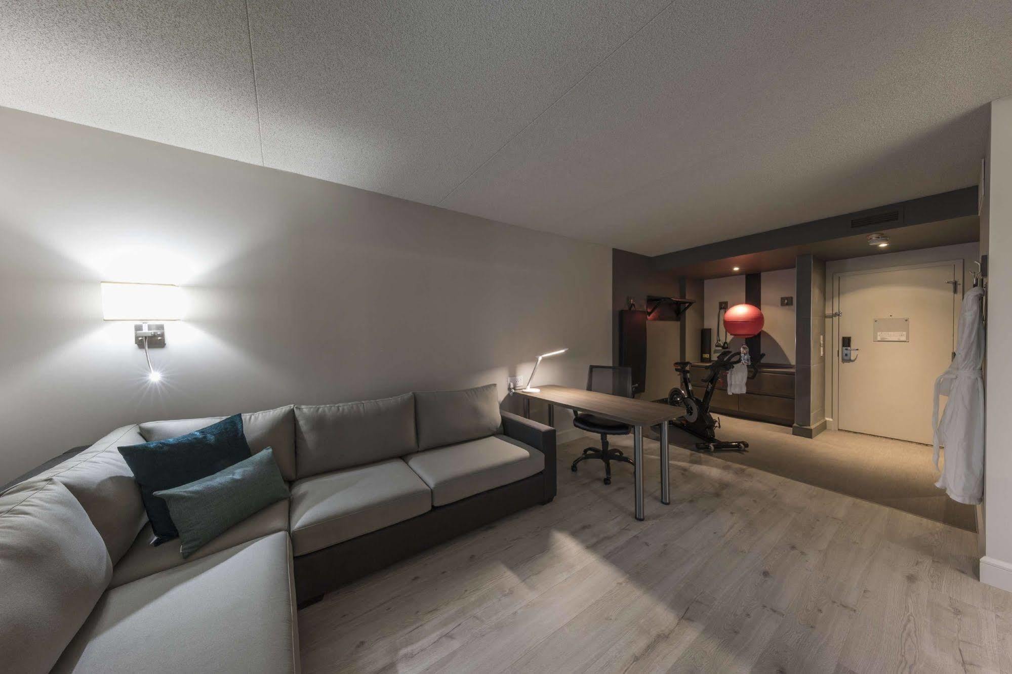 Hotel & Suites Normandin Quebec エクステリア 写真