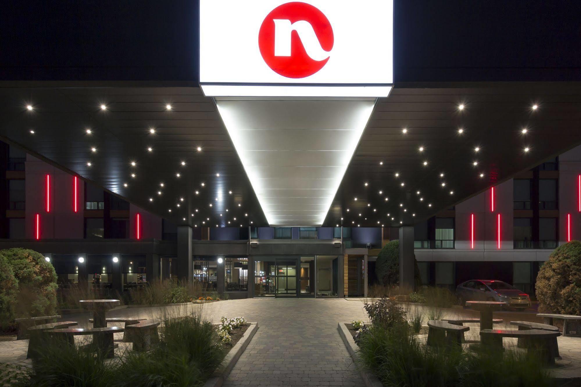 Hotel & Suites Normandin Quebec エクステリア 写真